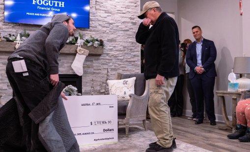 Инфлуенсър събра $1,7 млн. за 88-годишен касиер