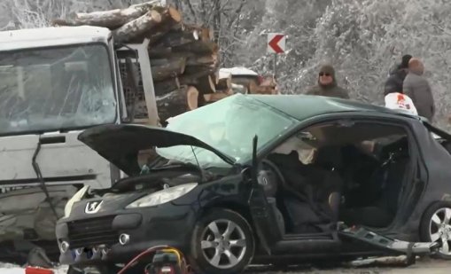 Обявиха за международно издирване шофьора, убил син и дъщеря край Ловеч 