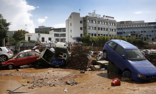 Защо при всеки проливен дъжд Атина се наводнява, улиците стават реки?