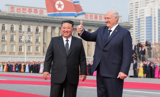 Лукашенко отиде в Северна Корея, с Ким подписаха договор за приятелство СНИМКИ