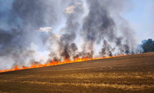 Голям пожар гори край Баритна мина в Стара Загора