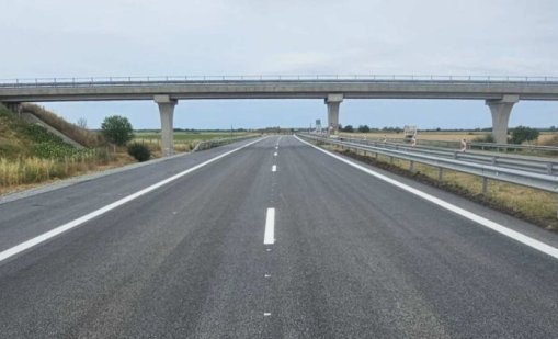 Самолет, автобус, кола, влак: Как най-евтино и бързо да стигнем до морето