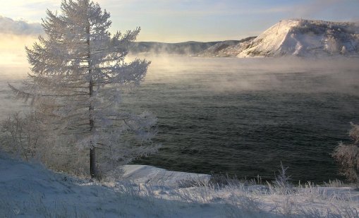 След счупване на леда: 8 души загинаха при потъване на автобус в езерото Байкал