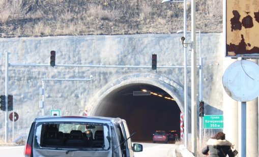 Авария остави тъмен тунела "Големо Бучино" на АМ "Струма"