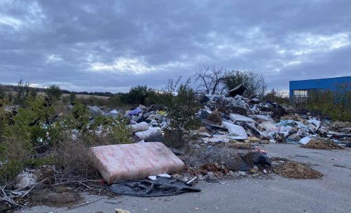 Сигналите ви: Дюшеци, гуми, строителни отпадъци, страната се превръща в сметище 