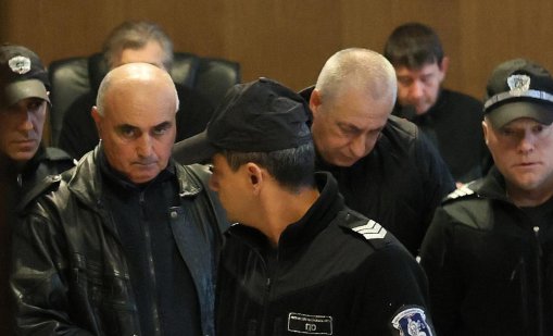 Оставиха в ареста "приятелите" на Роби Уилямс, упорито си искали рушвет от шофьорите