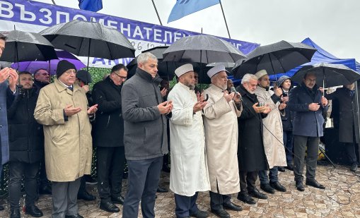 АПС поднесе венци на Тюркян чешма, изтъкнаха новата роля на Доган