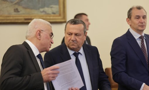 Адемов: Важното е кризата да не удари джоба на българина