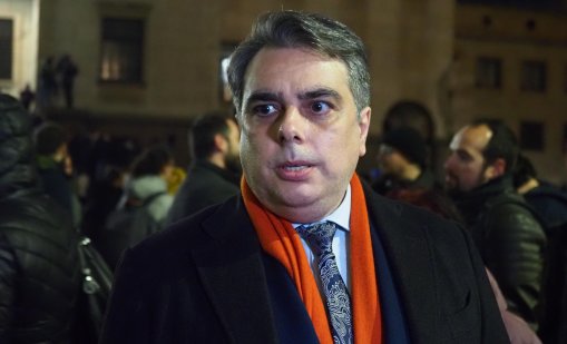 Асен Василев: Кабинетът "Желязков" не подава оставка, ще му помогнем