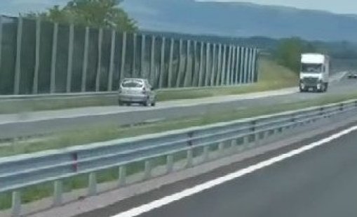 Кола кара в насрещното на "Тракия", полицията издири шофьора ВИДЕО