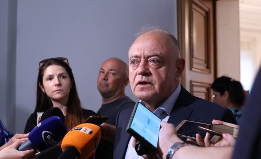 Атанасов поиска оставката на председател на ДАНС заради гафа със самолета на Урсула