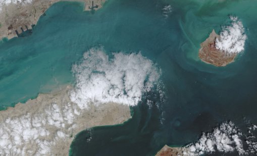 Как един гръцки капитан поведе бягството на круизи през Ормузкия проток? ВИДЕО