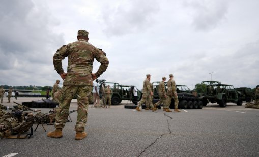 Защо Пентагонът поръчва пици, когато интернет следи всяко движение?