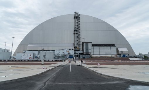 Потенциална опасност: Може ли да тръгне радиация от повредения щит на Чернобил?