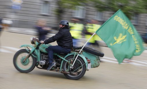 Рев и мирис на бензин: Мотосезонът в София е открит СНИМКИ