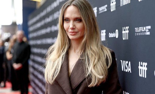 Русата Анджелина Джоли блесна на филмовия фестивал в Торонто
