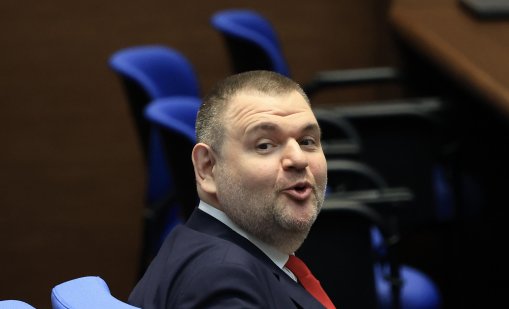 ДПС пита отново трима министри за &bdquo;36 полета за 5 млн.&ldquo; и милионите за мантинели