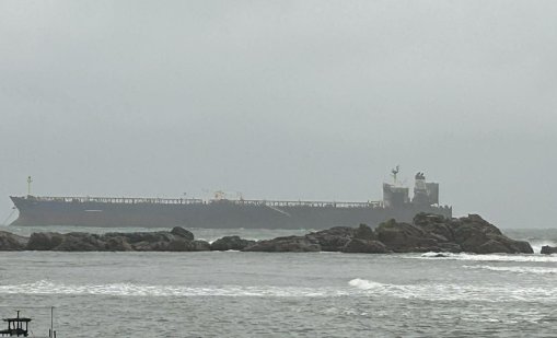 Доставиха храна на борда на "Кайрос"