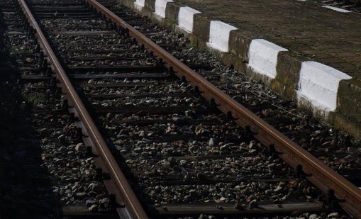 Мъж падна от влак на гарата в Чирпан, с опасност за живота е 