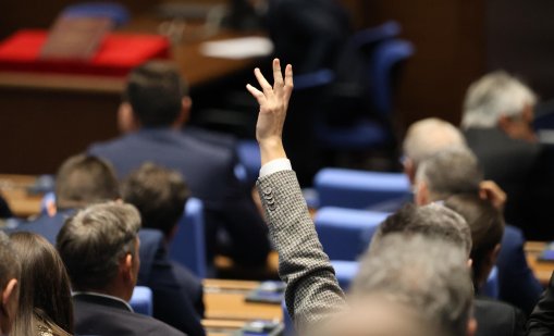 Родителите на деца до 12 г. ще могат да работят дистанционно през лятото 