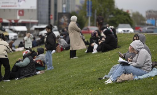 Силен трус разлюля Западна Турция