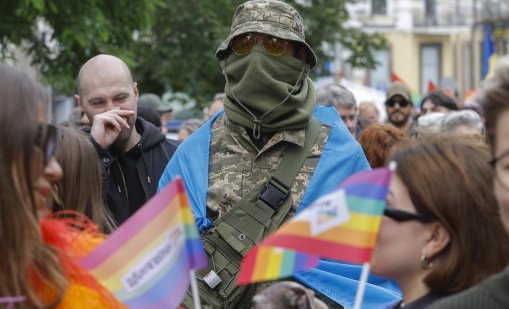 Прайдът в Киев събра пари за дронове за украинската армия