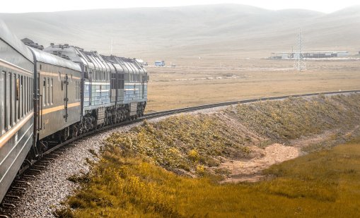 Китай въозбнови пътническите влакове до Северна Корея 