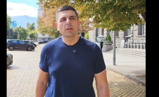 Мирчев: Къртят жълтите павета за антипаркинг колчета пред служебния вход на НС