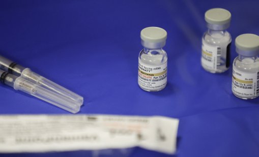 Български учени с изследване: Как COVID ваксините повлияха на болните от рак? 