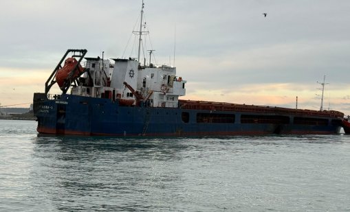 В кадър: Удареният кораб &ldquo;Челси-3&rdquo; е с огромна пробойна