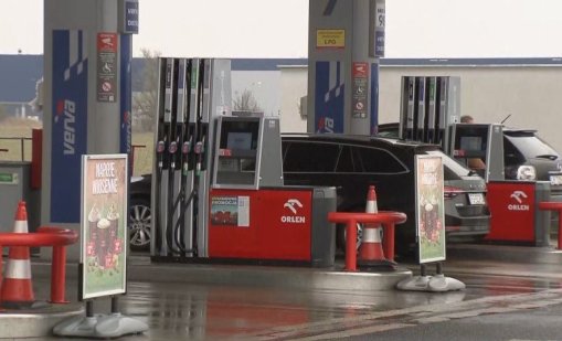В Полша влизат ограниченията на цените на горивата от днес