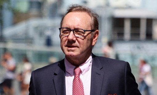 Кевин Спейси се споразумя с обвинителите му в сексуално насилие