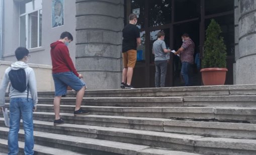 Приемат заявления за трето класиране в гимназиите