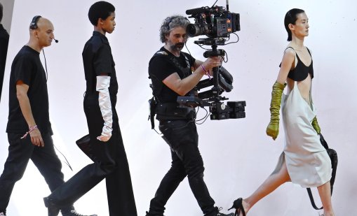 "Прада" финализира придобиването на "Версаче"