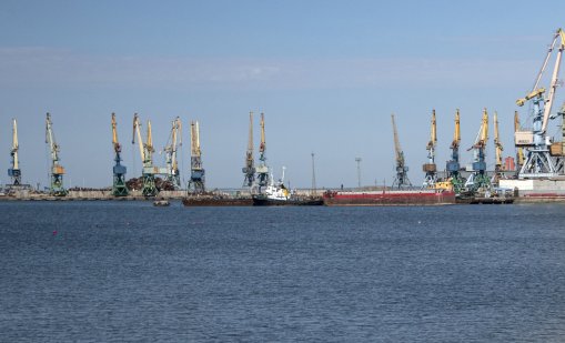 Украйна атакува руски кораб с пшеница в Азовско море, трима са загинали