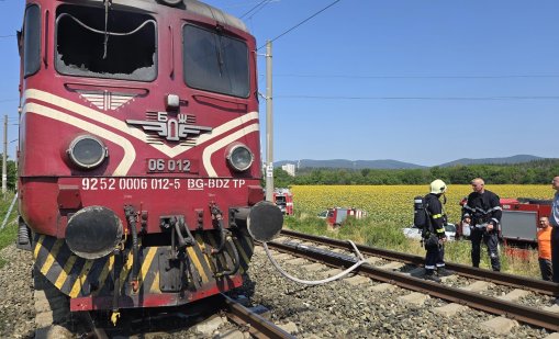 Проблем в спирачките подпали локомотив край Стара Загора