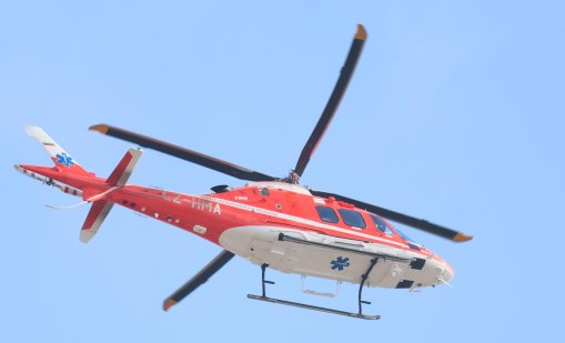 Въздушната линейка транспортира мъж с мозъчен кръвоизлив
