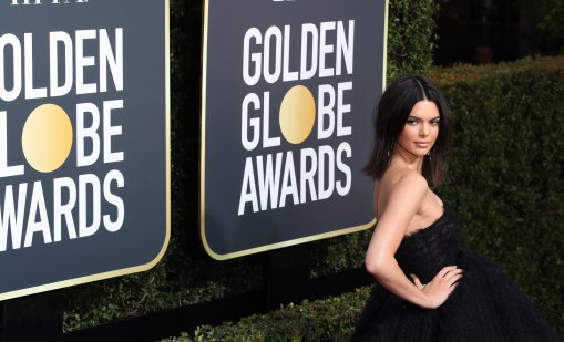 Кендъл Дженър взриви Instagram с гола снимка от плажа