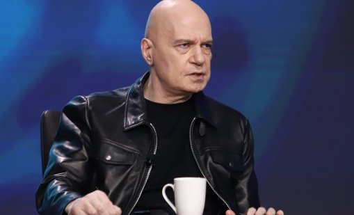 Слави към феновете на Калушев: Накрая ще остане само Ралица и санитарите от "4-ти километър"