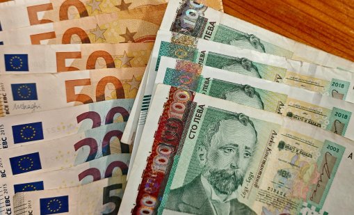 Отмъкнаха чанта на възрастни с 50 000 лева, превалутирани в евро