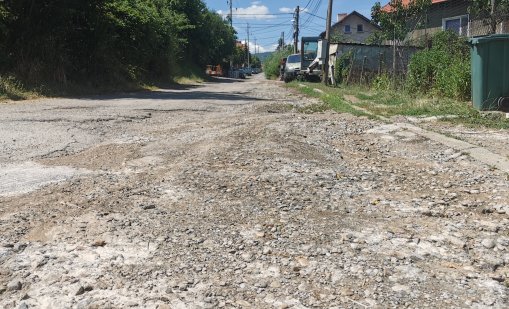 Сигналите ви: Разбити тротоари, амортизирани улици и дълбоки дупки…