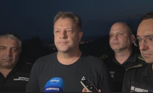 Два хеликоптера и 16 екипа на пожарната овладяха огнения ад над Велико Търново