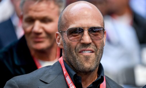 Джейсън Стейтъм заведе децата си на басейн в пещера