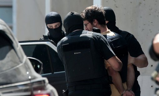 Арестуваха мъж с ръчна граната в Атина