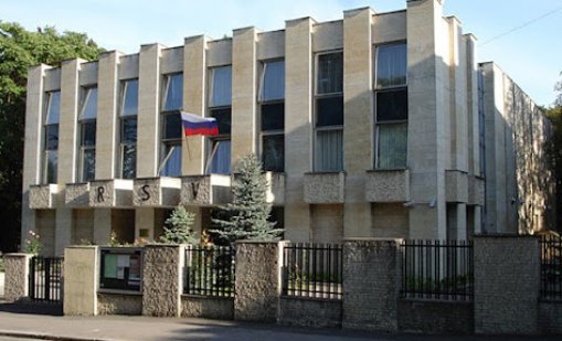 Руският дом в Прага е замерян с коктейли "Молотов" 