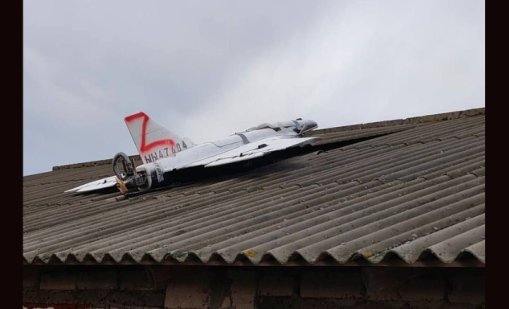 Рояк от руски дронове влезе в Молдова, един съз Z на крилата кацна върху къща