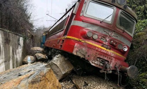Възстановено е движението на влакове между Царева ливада и Трявна