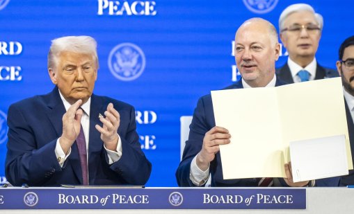 Протест пред НС срещу участието на България в Съвета за мир на Тръмп