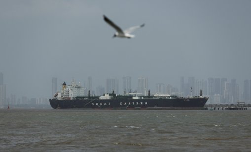 Въпреки удълженото примирие: три кораба са атакувани в Ормузкия проток