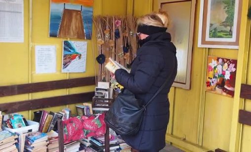 Нестандартно във Варна: Спирка, но с домашен уют и библиотека ВИДЕО